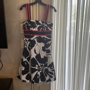 Beautiful black/white summer dress w fuschia touch!